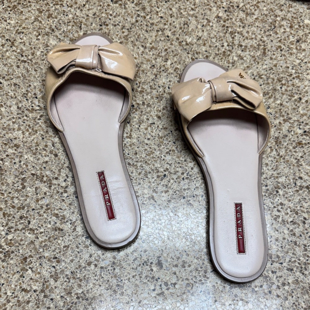 Prada Patent Leather Women's Cream Bow Slide Sandals - Picture 2 of 15